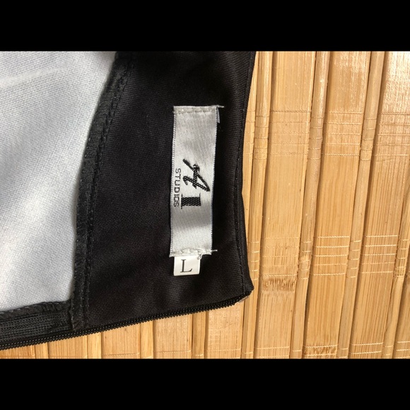 Stunning! Black and red blooms pencil dress - Picture 7 of 7